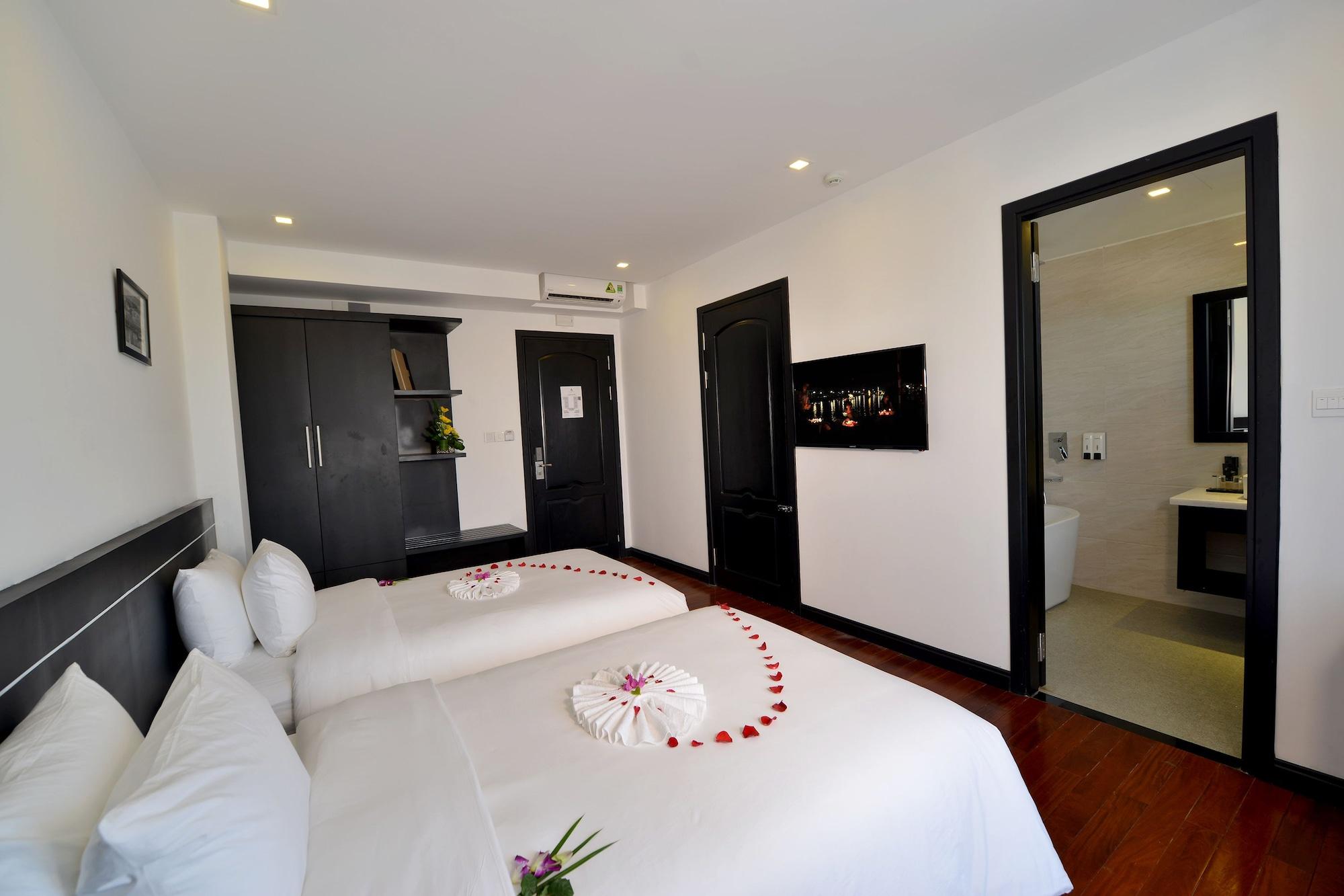 Nostalgia Hotel And Spa Hoi An Dış mekan fotoğraf