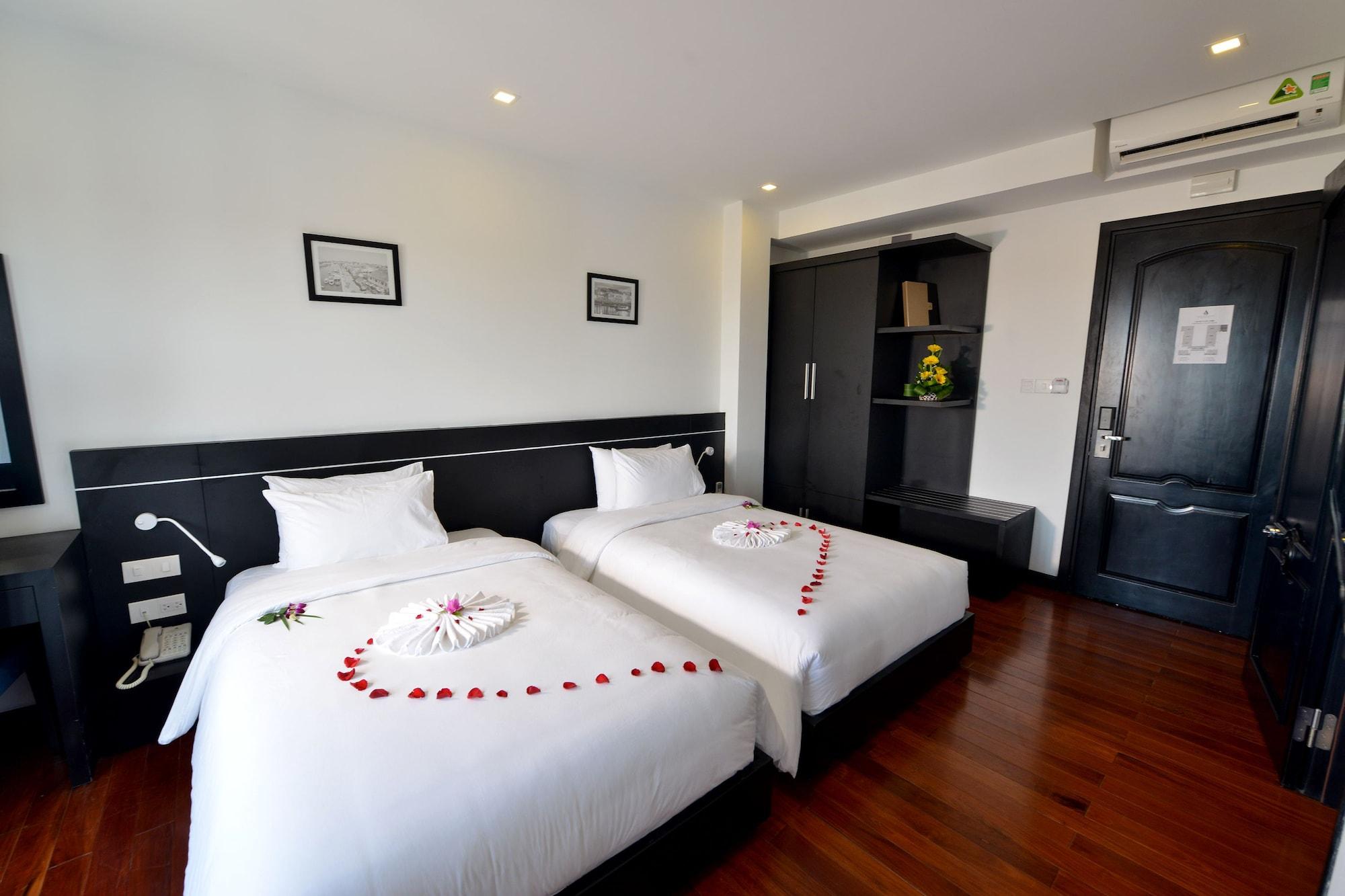 Nostalgia Hotel And Spa Hoi An Dış mekan fotoğraf